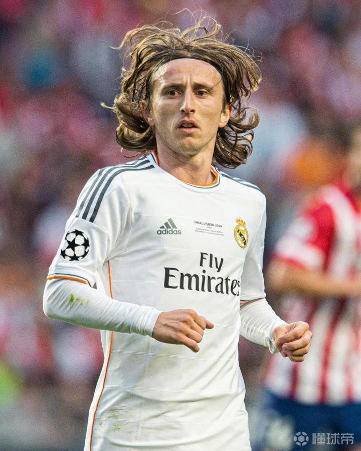 东契奇遭遇冲突细节曝光！斯罗德直奔更衣室，隔人出手，艾顿难以抵挡